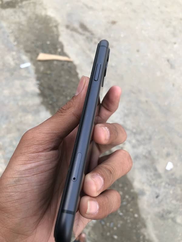 iPhone 11 128gb JV waterproof 10 by 10 condition no open no repair. 4