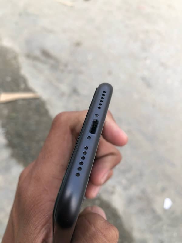 iPhone 11 128gb JV waterproof 10 by 10 condition no open no repair. 5