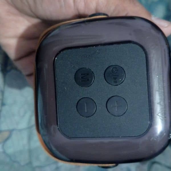 small bluetoth connected speaker 1