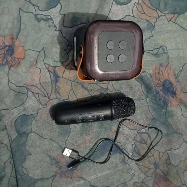 small bluetoth connected speaker 6