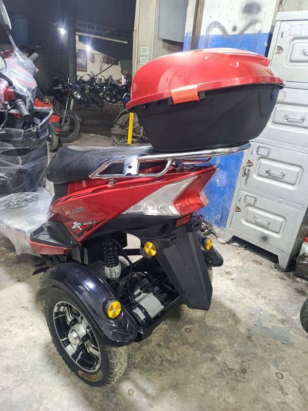 electric three wheeler scooty 3