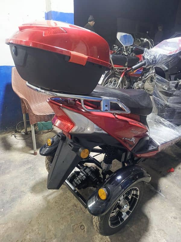 electric three wheeler scooty 4