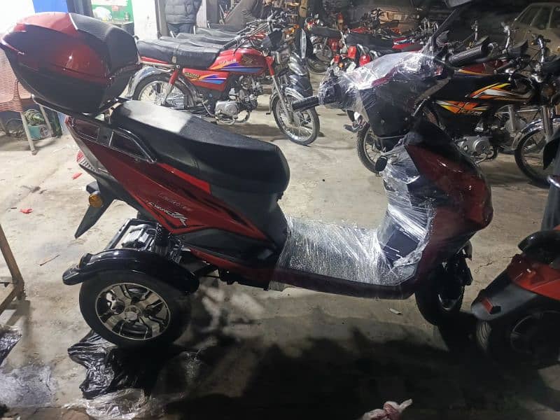 electric three wheeler scooty 5