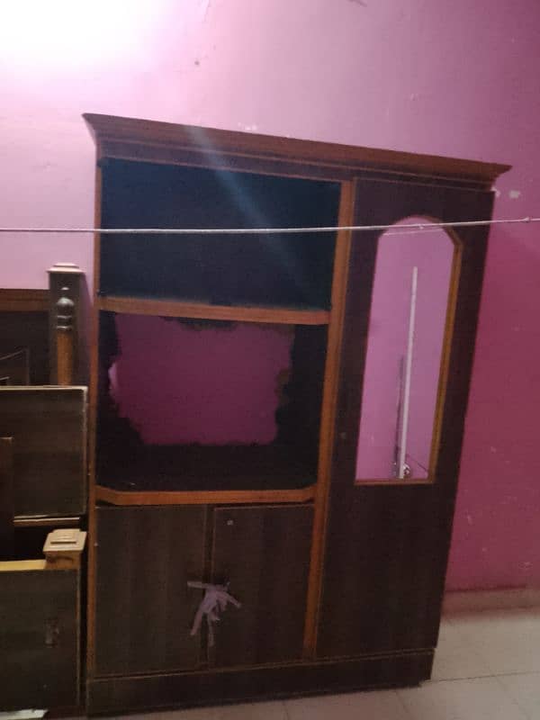 divider aur bed tu set table use bed urgent sale 1