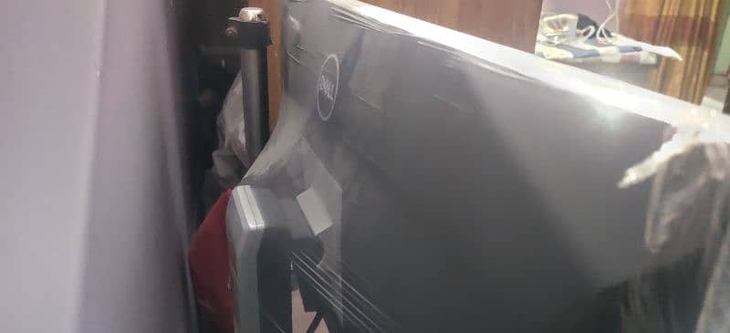 The Ultimate Dell 27" inches  Gaming  LED 3
