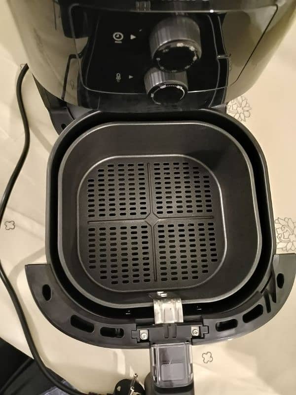 Philips Air Fryer Essential HD9200 8