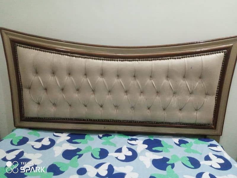 Customized Royal Style Solid Double Bed For Sale 0