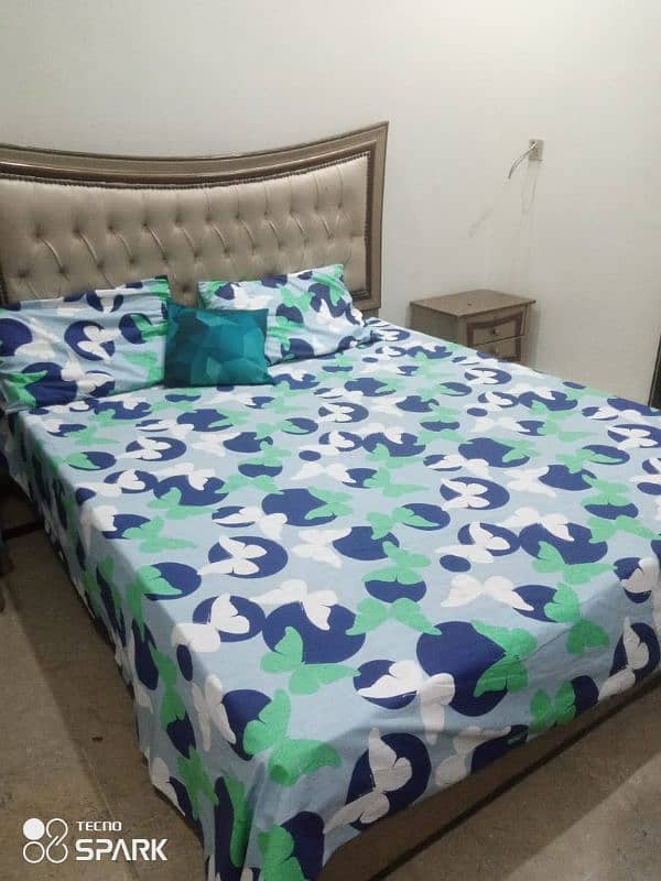 Customized Royal Style Solid Double Bed For Sale 1