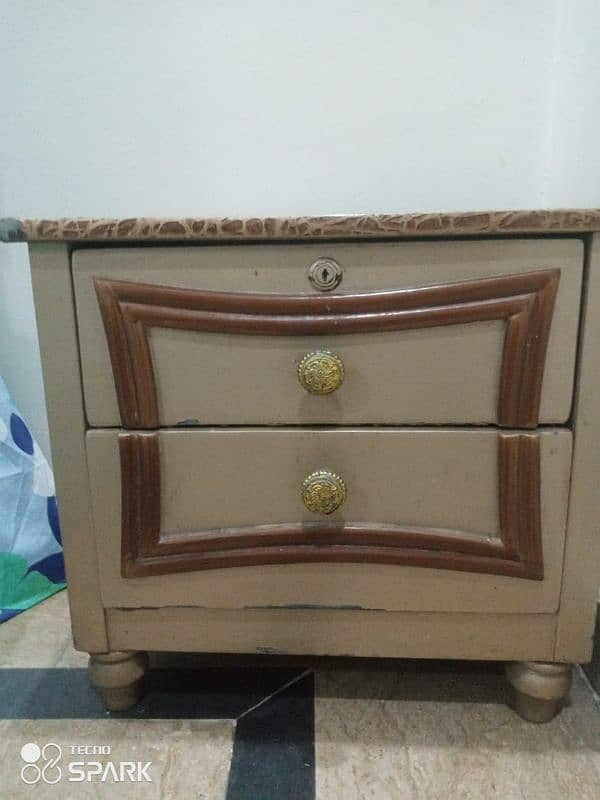 Customized Royal Style Solid Double Bed For Sale 2