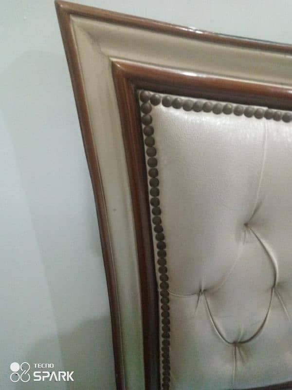 Customized Royal Style Solid Double Bed For Sale 6