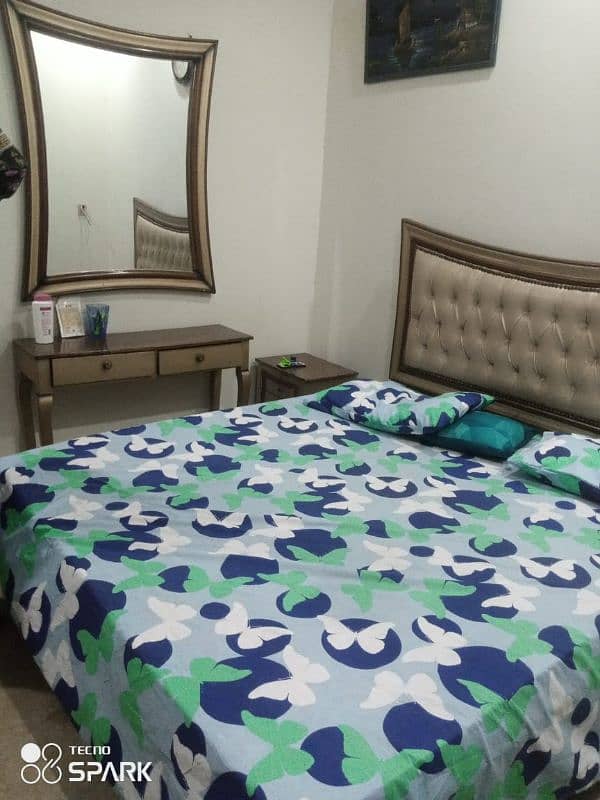 Customized Royal Style Solid Double Bed For Sale 8