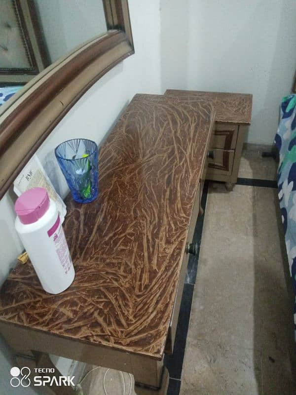 Customized Royal Style Solid Double Bed For Sale 9