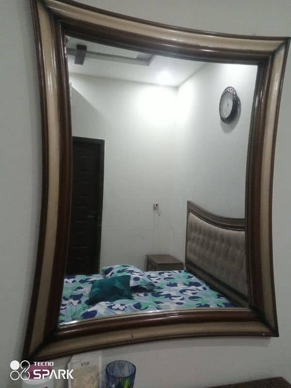 Customized Royal Style Solid Double Bed For Sale 10