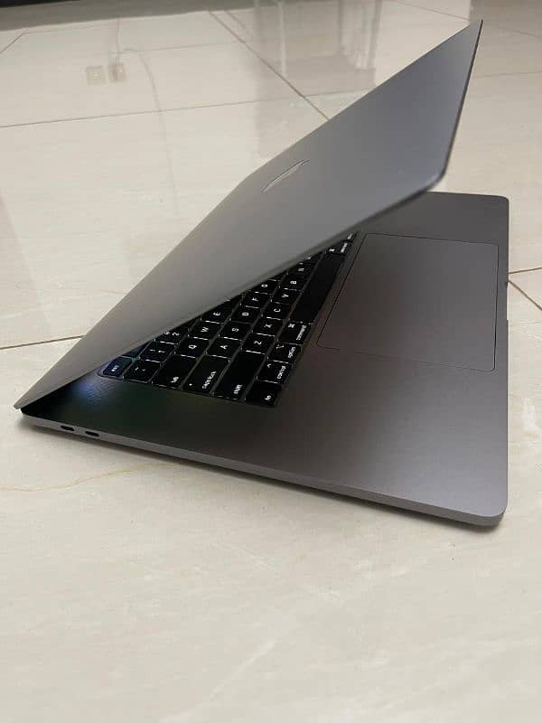MacBook Pro 16inch 2019 Core i9 32GB Ram 1TB SSD 2
