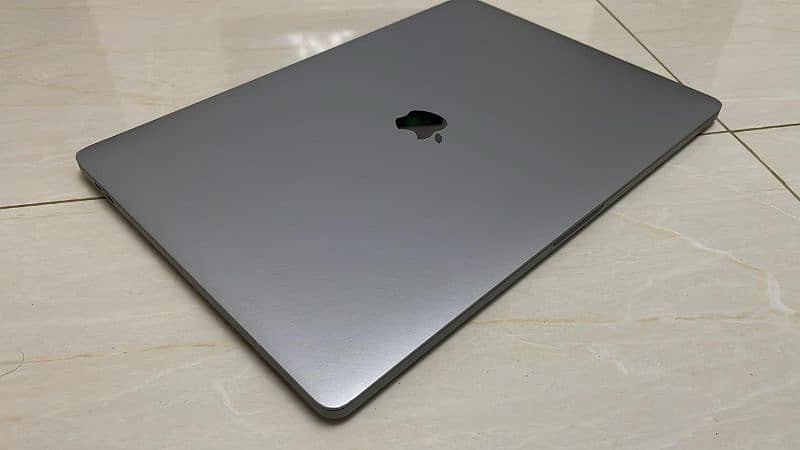 MacBook Pro 16inch 2019 Core i9 32GB Ram 1TB SSD 7