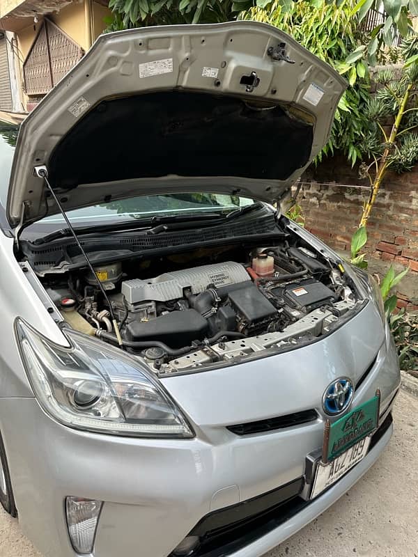 Toyota Prius 2014 4
