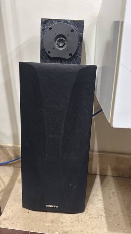 Onkyo SKF-200F/C 5.0 Left, Right, Center Rear - Klipsch Paradigm Focal 0