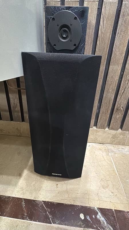 Onkyo SKF-200F/C 5.0 Left, Right, Center Rear - Klipsch Paradigm Focal 1