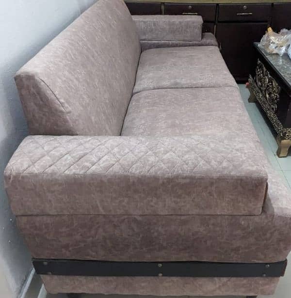 5 seaters sofa set. almost new 1