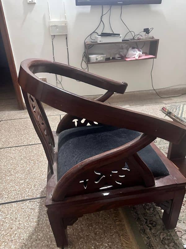 Wooden sofa set 4 seater with center table 4