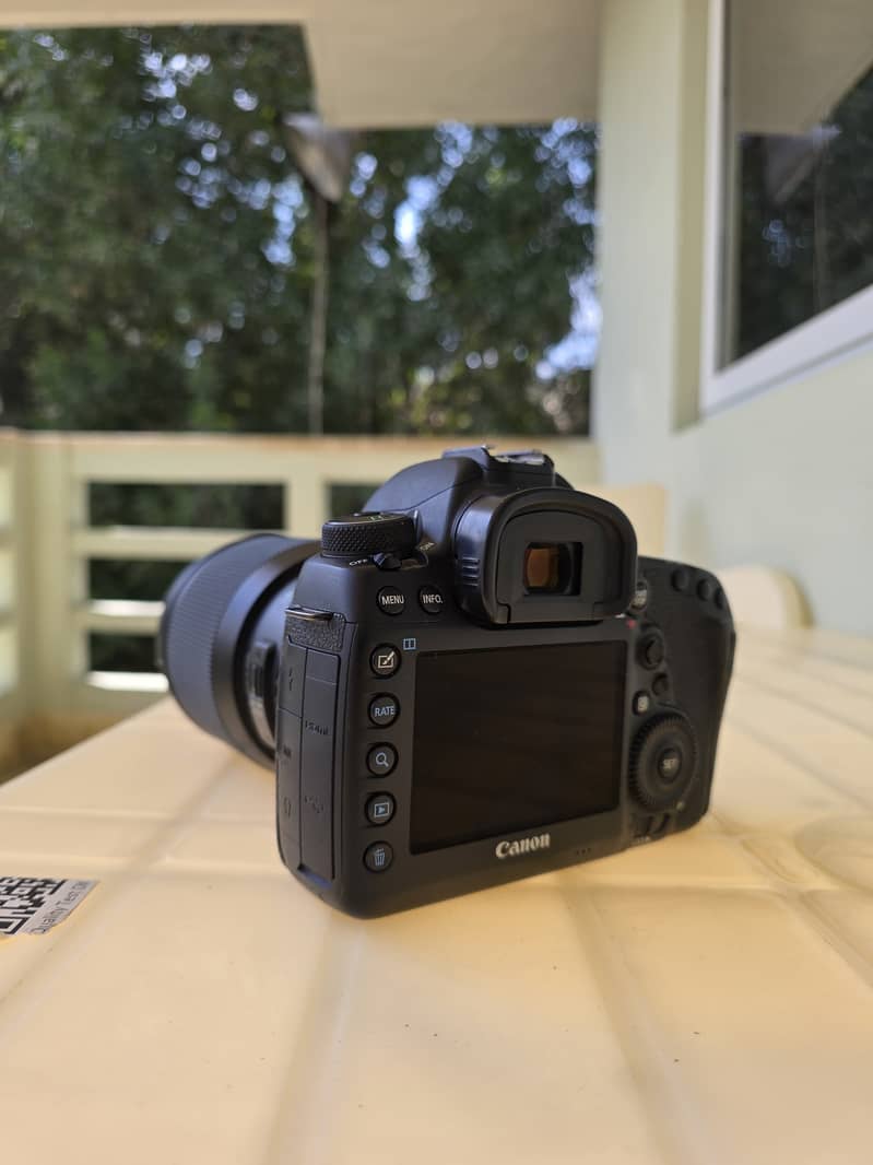 Canon 5D Mark IV with 2 Sigma Art lenses including boxes 1