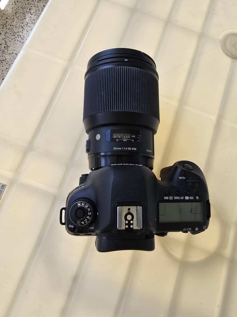 Canon 5D Mark IV with 2 Sigma Art lenses including boxes 2