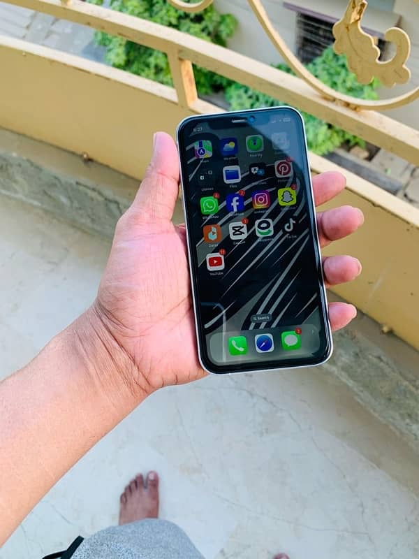 iPhone XR Duel PTA approved (All ok 10/10 Condition) 7