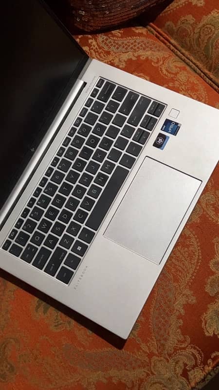 HP G9 840 I7- 12th Gen 1