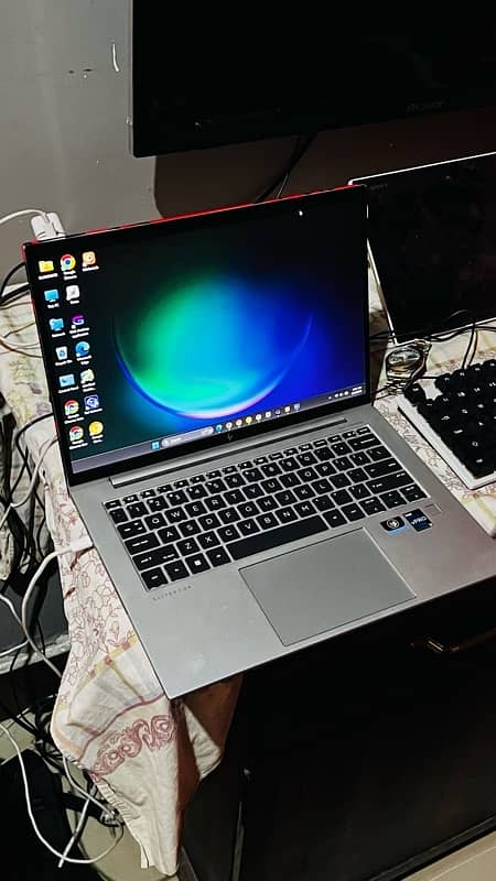 HP G9 840 I7- 12th Gen 8