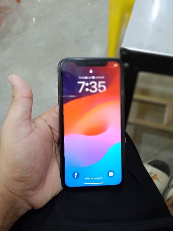 iphone 11 64GB jv 84% battery health LLA 10/10 1