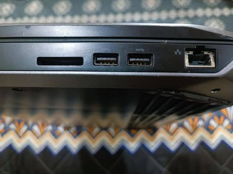 Dell Alienware 17 R2 – Core i7, GTX980M – Excellent Condition 9