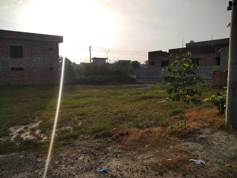 Prime Location 10 Marla Plot for Sale in G Block, Central Park Lahore 3