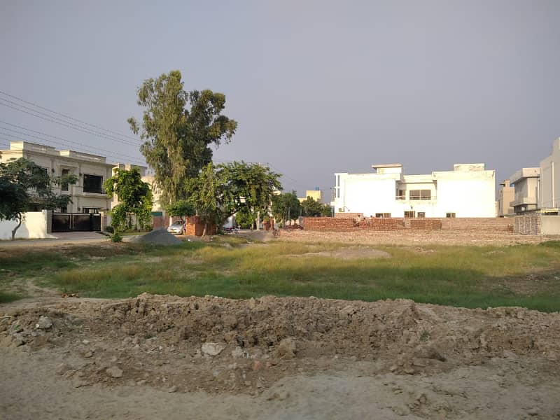 Prime Location 10 Marla Plot for Sale in G Block, Central Park Lahore 4