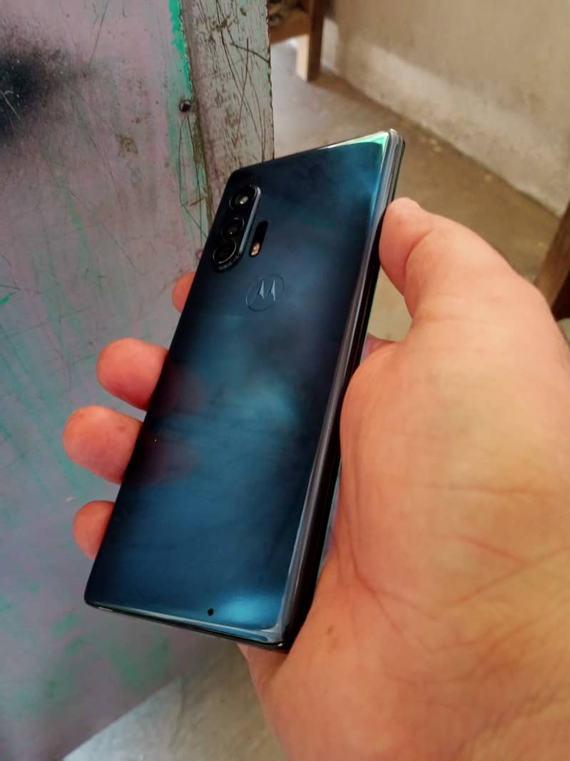 Motorola Edge plus 2020 3