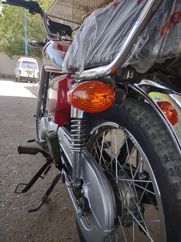 Honda 125 2023 model Karachi numbr 3