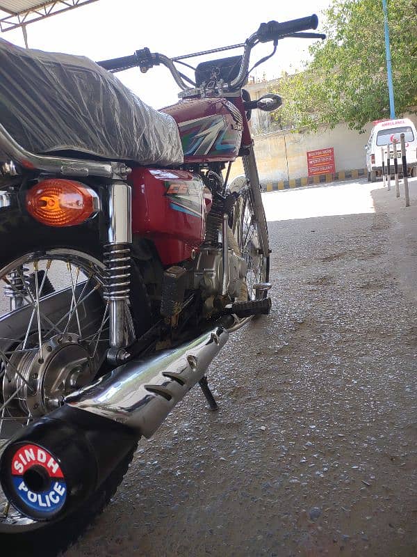 Honda 125 2023 model Karachi numbr 4