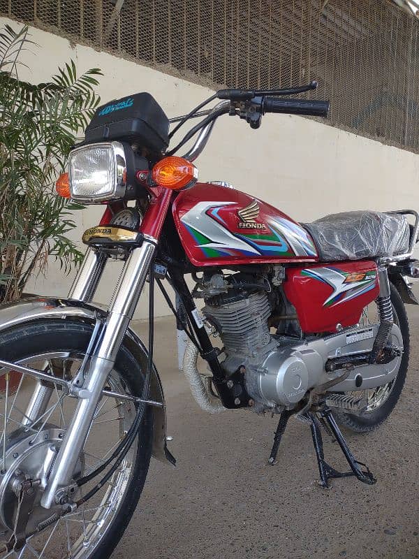 Honda 125 2023 model Karachi numbr 9