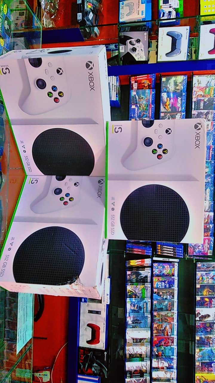 Xbox series original controller all colour available. . Stock Availabl 16