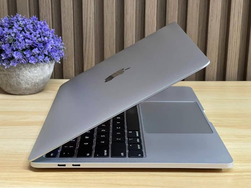 Macbook Pro 2020 13" Retina Display Core i7 32GB 512GB 2
