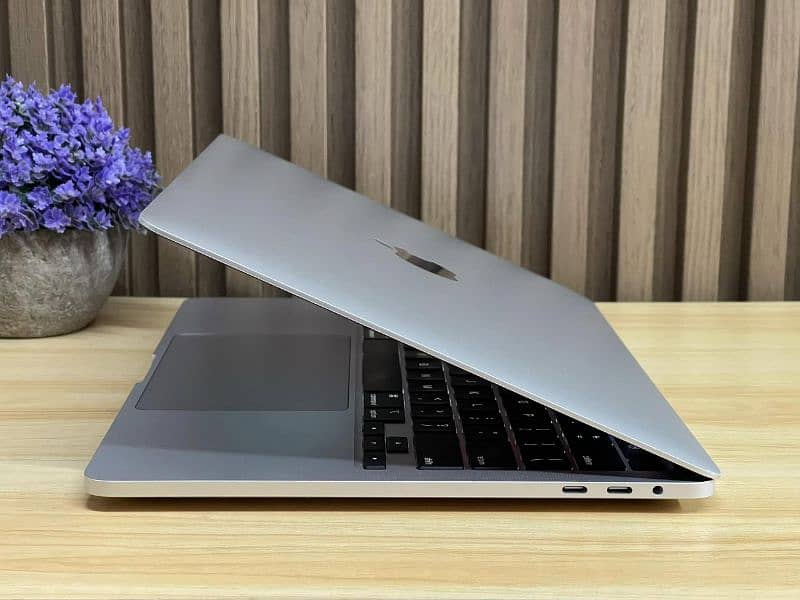 Macbook Pro 2020 13" Retina Display Core i7 32GB 512GB 5