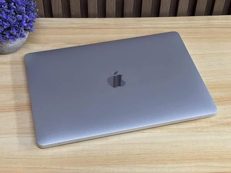 Macbook Pro 2020 13" Retina Display Core i7 32GB 512GB 6