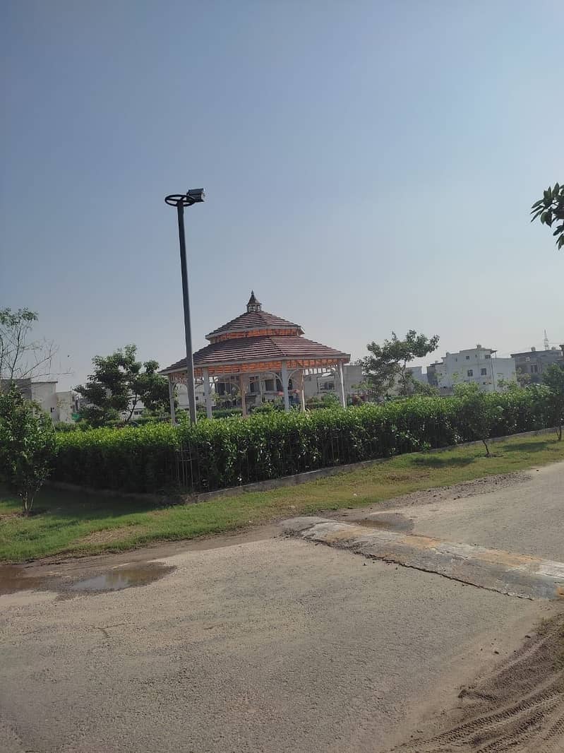 Residential Plot Of 10 Marla Available For sale In Park View City 1
