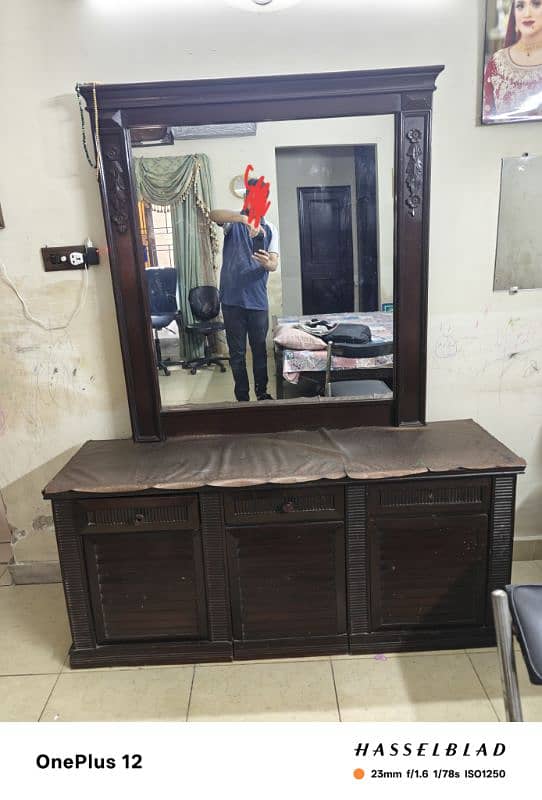 Dressing table 0