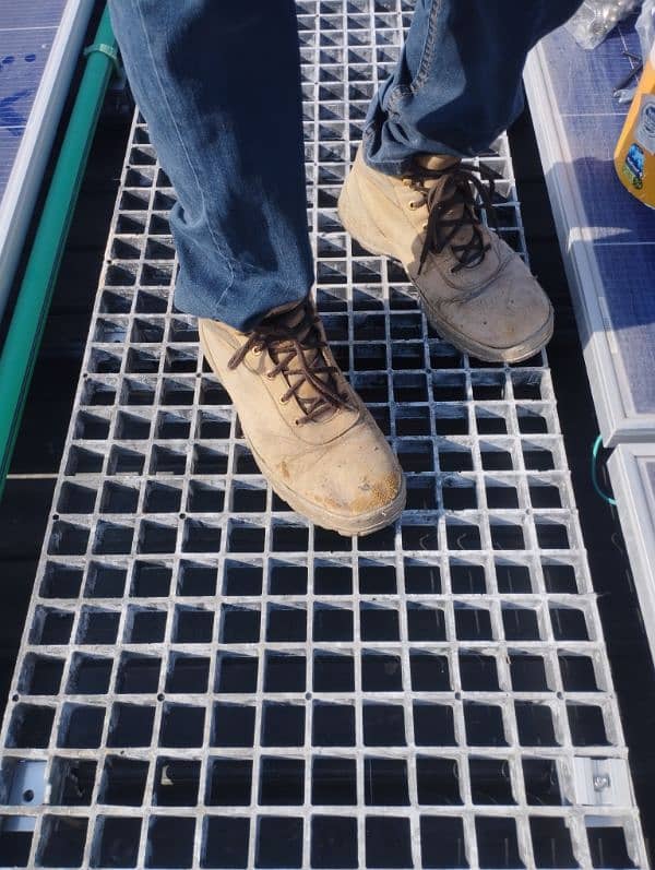 Fiberglass Gratings | FRP Solar Walkways | Fiberglass Walkways 1