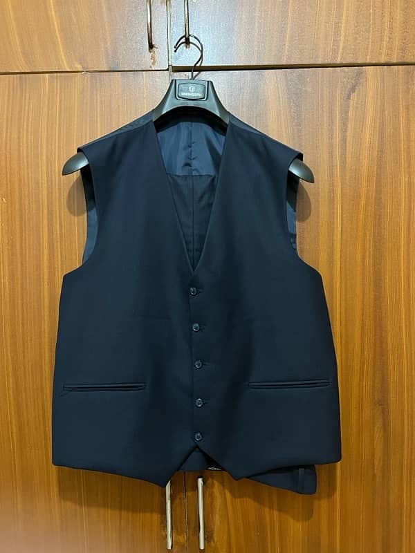 Uniworth Men’s 3-Piece Suit Navy – Elegance & Superior Quality 1