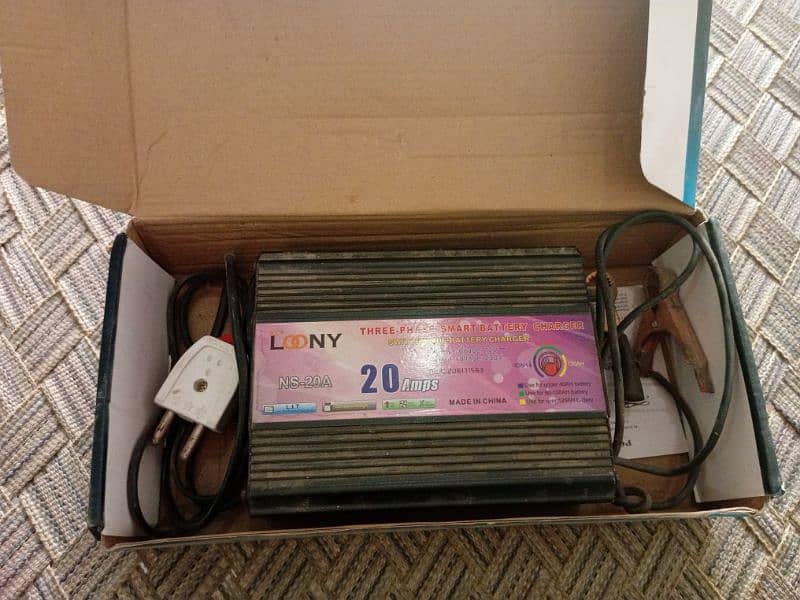 Three-phase smart battery charger 0