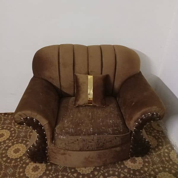 5  siter sofa and 5 kushan  for sell bilkul new hy yus nai hua 0