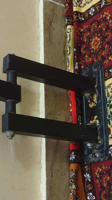 simple and easy led monitor wall hanging stand 1