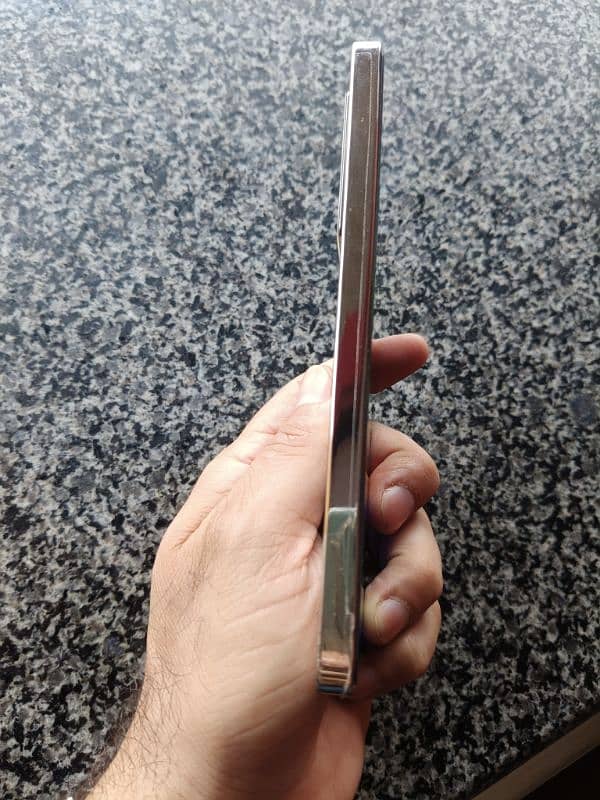 infinix note 40 Ram 8 + 8 storage 256 GB 4
