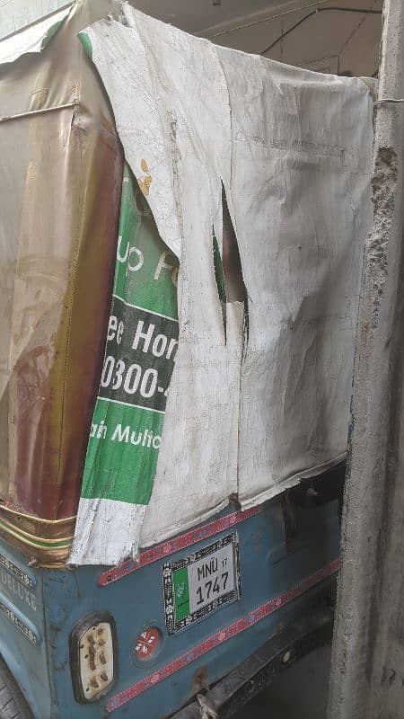 CNG rickshaw available for sale. 4
